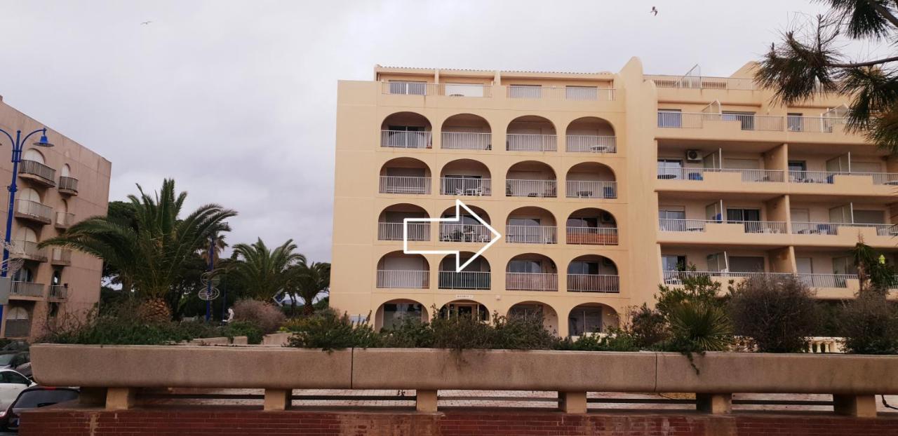 Studio 4 Personnes Avec Vue Sur Le Port Apartment Hyeres Ngoại thất bức ảnh